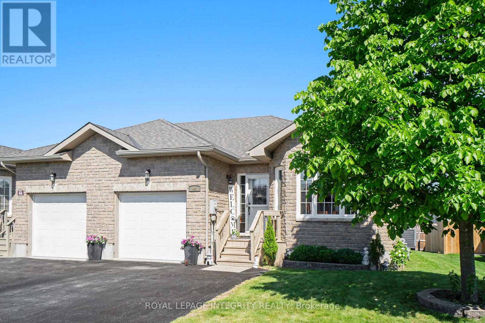 44 Lee Avenue, Smiths Falls, Ontario  K7A 0A2 - Photo 2 - X12376378
