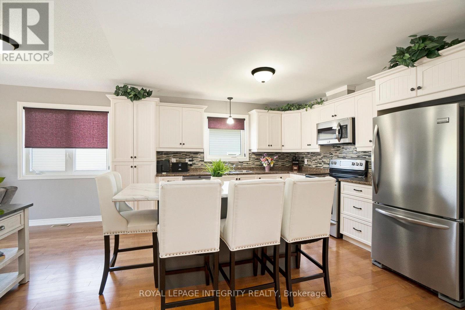 44 Lee Avenue, Smiths Falls, Ontario  K7A 0A2 - Photo 5 - X12376378