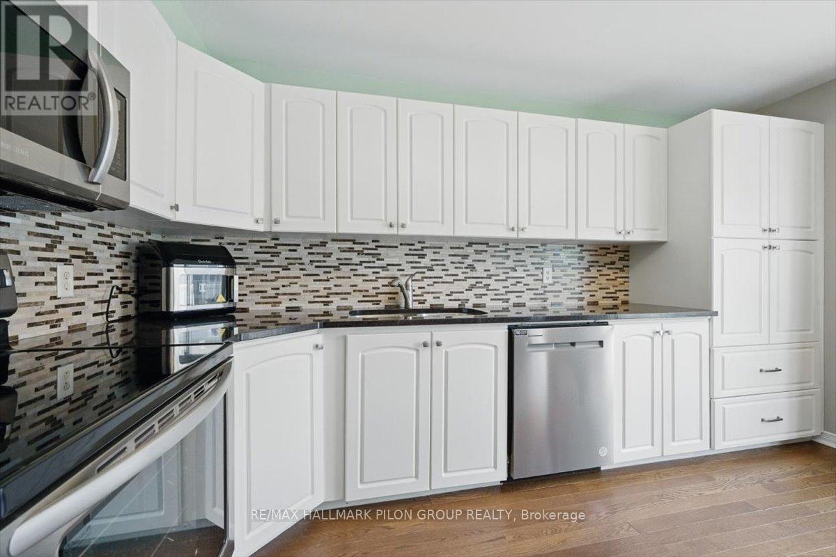 2112 Esprit Drive, Ottawa, Ontario  K4A 4G3 - Photo 11 - X12376436