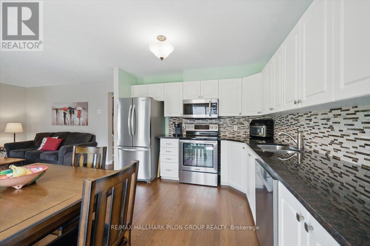 2112 Esprit Drive, Ottawa, Ontario  K4A 4G3 - Photo 12 - X12376436