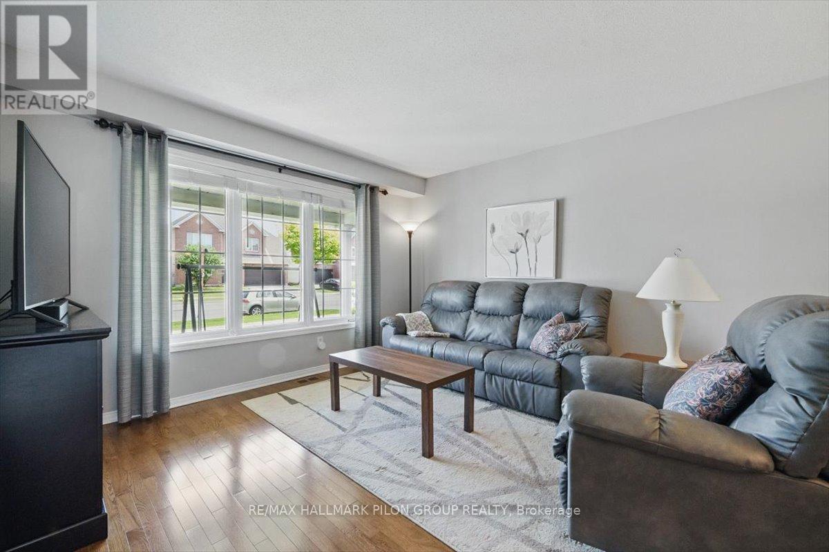 2112 Esprit Drive, Ottawa, Ontario  K4A 4G3 - Photo 3 - X12376436