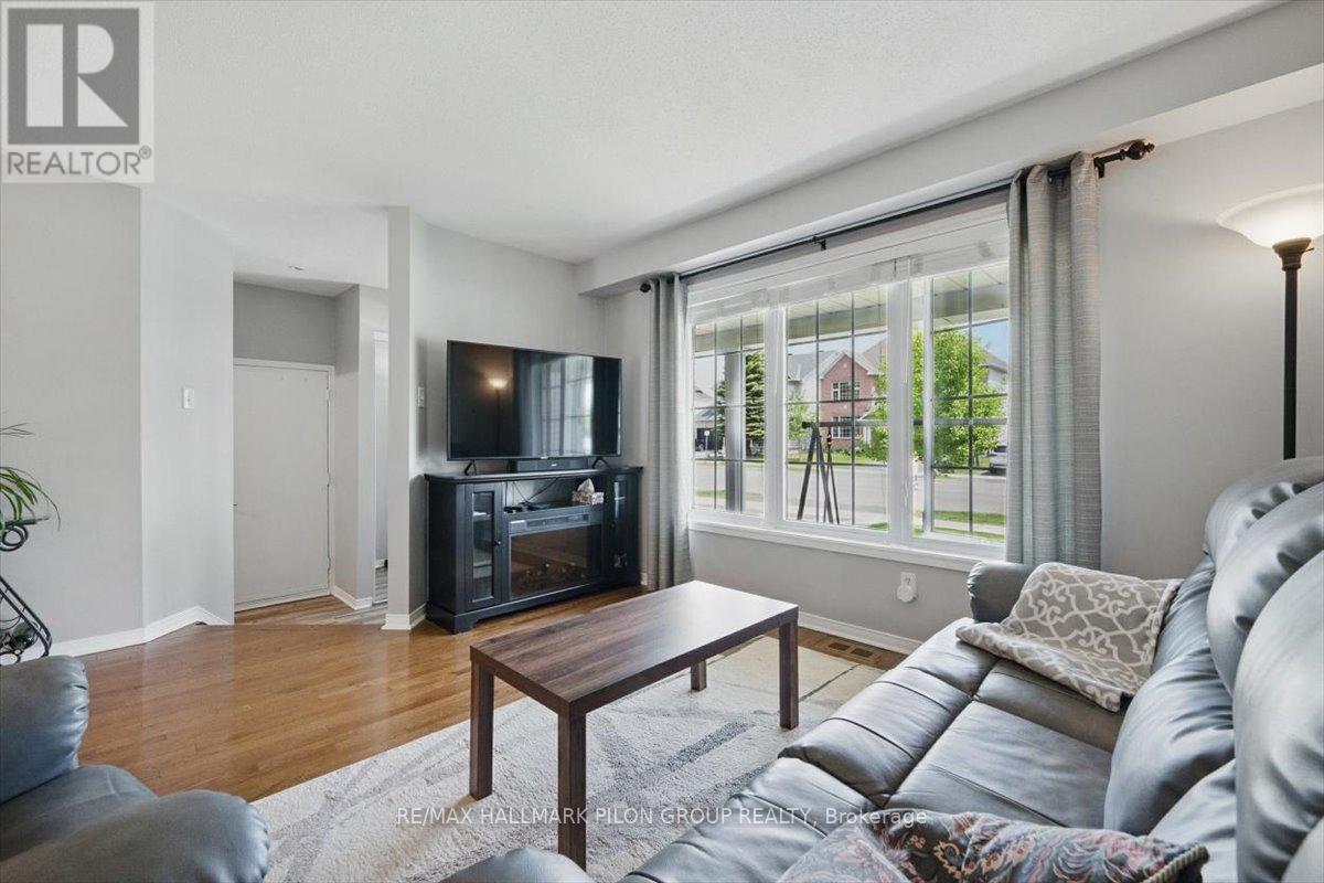 2112 Esprit Drive, Ottawa, Ontario  K4A 4G3 - Photo 4 - X12376436
