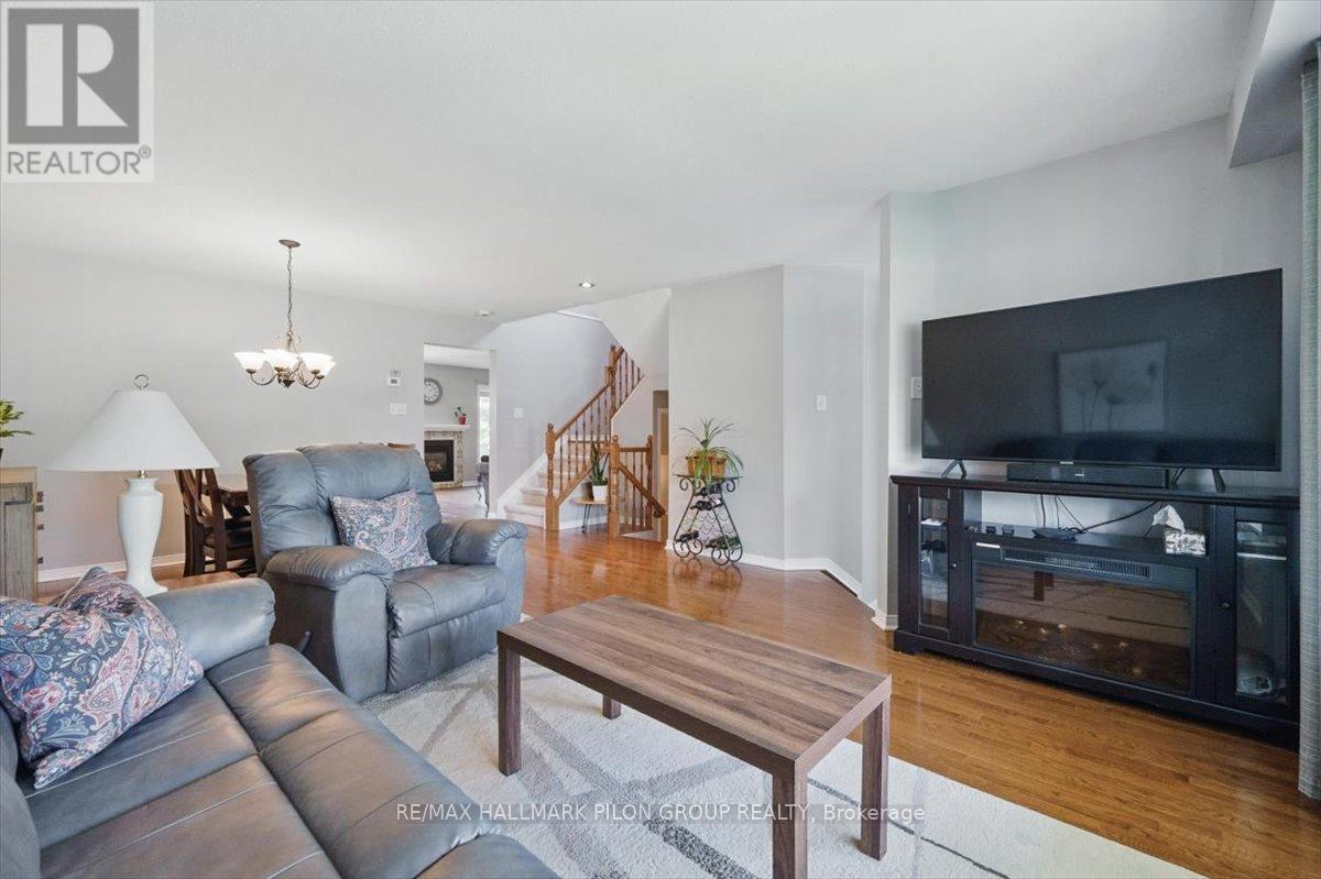 2112 Esprit Drive, Ottawa, Ontario  K4A 4G3 - Photo 5 - X12376436