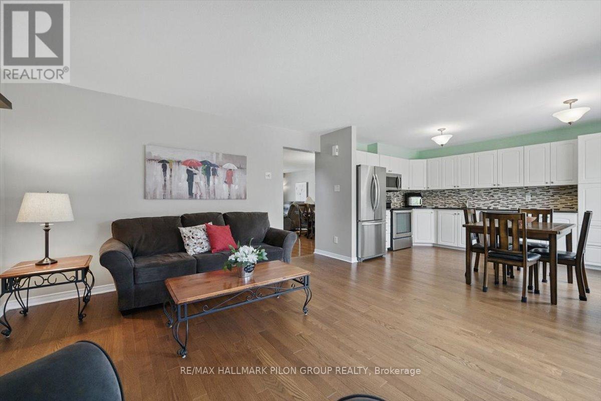 2112 Esprit Drive, Ottawa, Ontario  K4A 4G3 - Photo 9 - X12376436