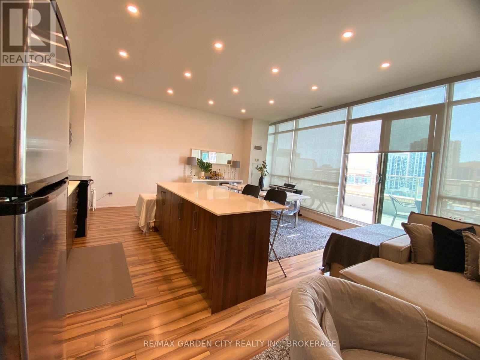 1402 - 5101 Dundas Street W, Toronto, Ontario  M9A 5G8 - Photo 5 - W12376379