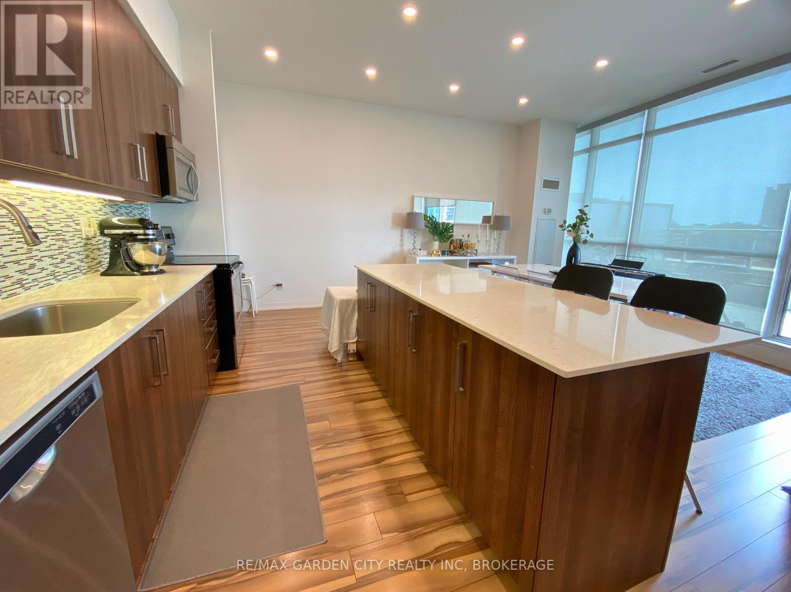 1402 - 5101 Dundas Street W, Toronto, Ontario  M9A 5G8 - Photo 6 - W12376379
