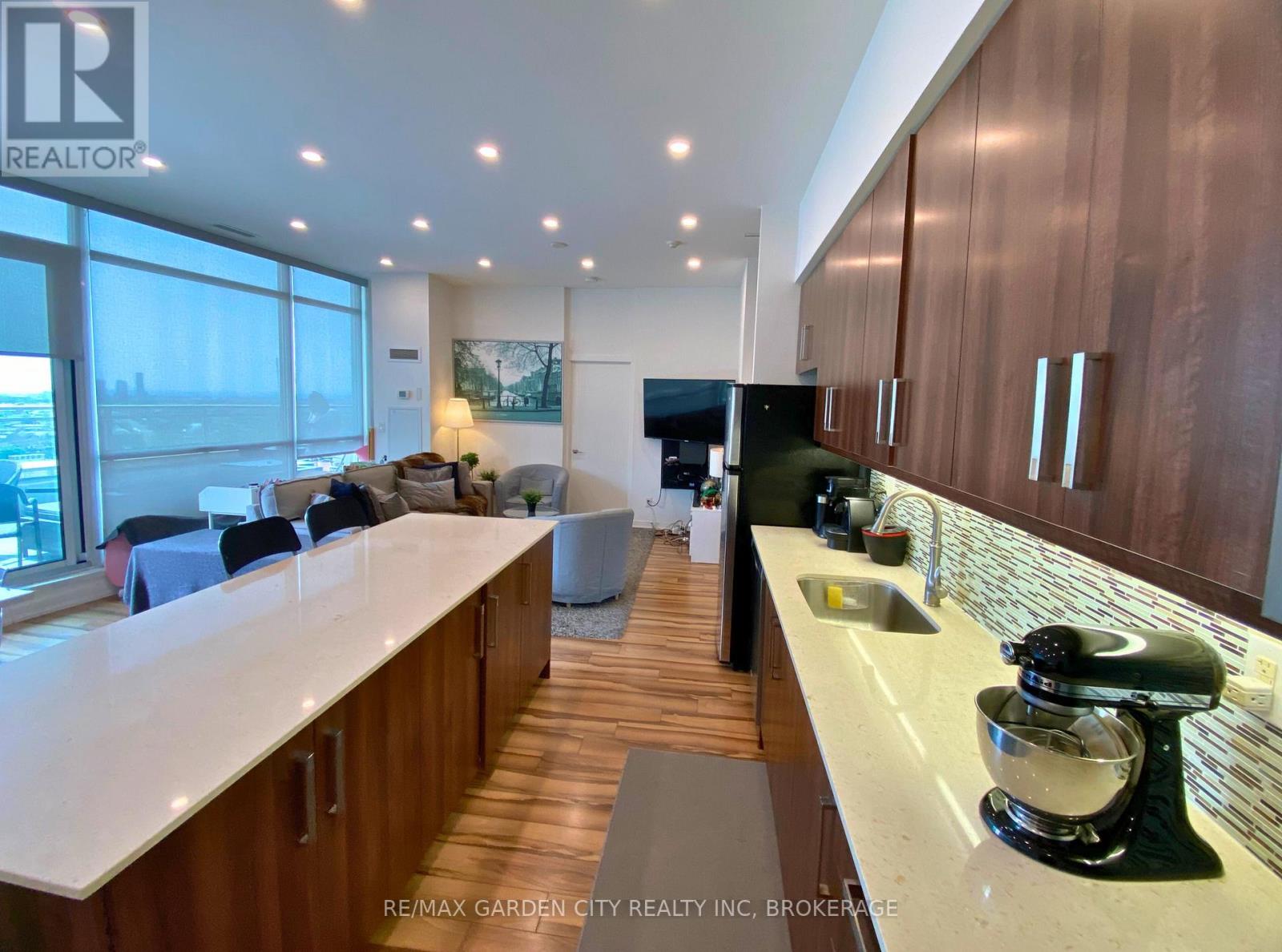1402 - 5101 Dundas Street W, Toronto, Ontario  M9A 5G8 - Photo 7 - W12376379