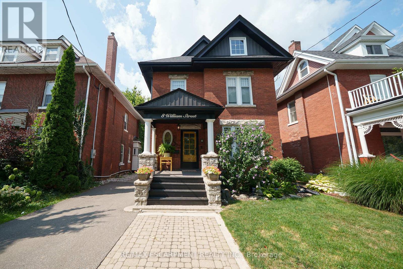 8 WILLIAM STREET, Brantford, Ontario
