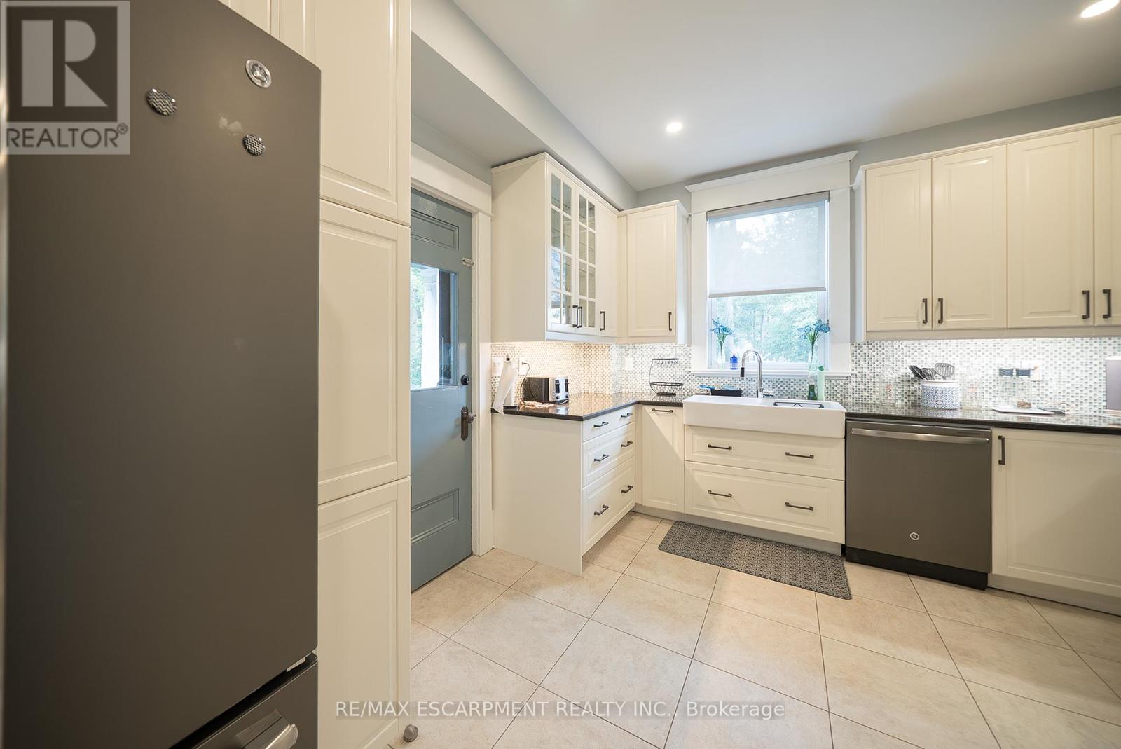 8 William Street, Brantford, Ontario  N3T 3K1 - Photo 17 - X12376330
