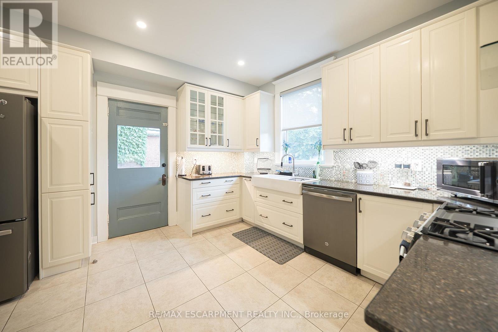 8 William Street, Brantford, Ontario  N3T 3K1 - Photo 20 - X12376330