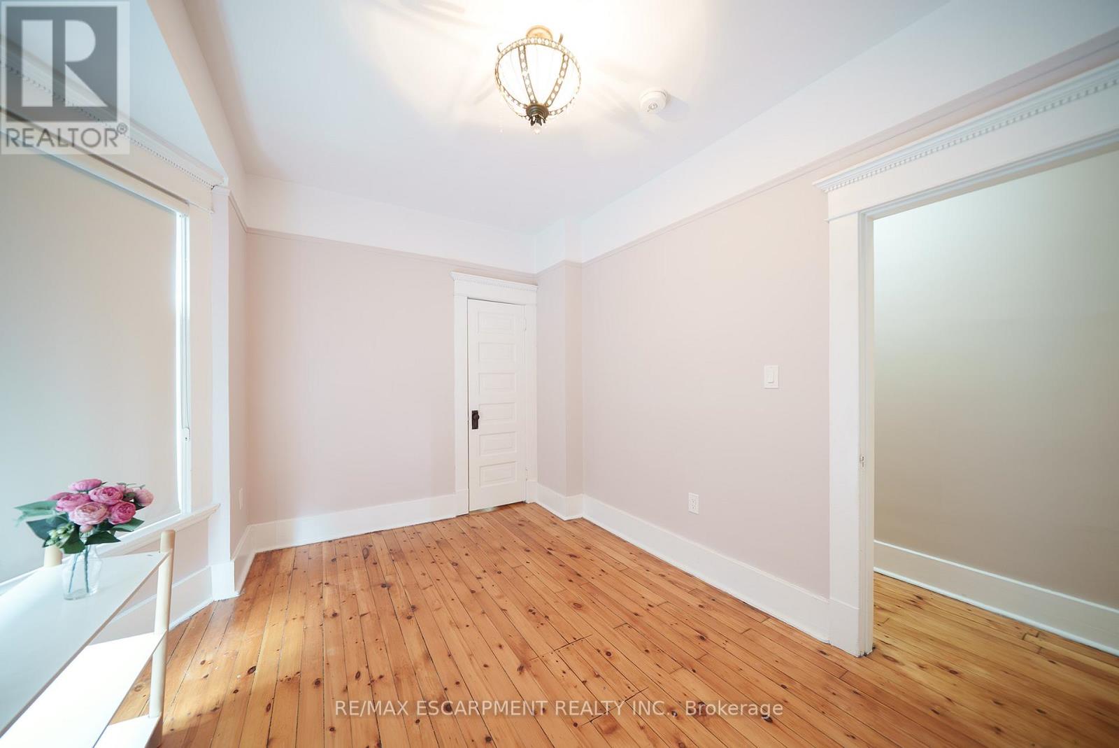 8 William Street, Brantford, Ontario  N3T 3K1 - Photo 30 - X12376330