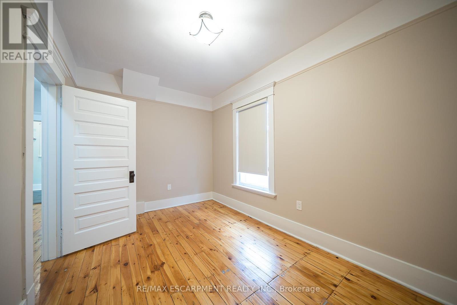 8 William Street, Brantford, Ontario  N3T 3K1 - Photo 32 - X12376330