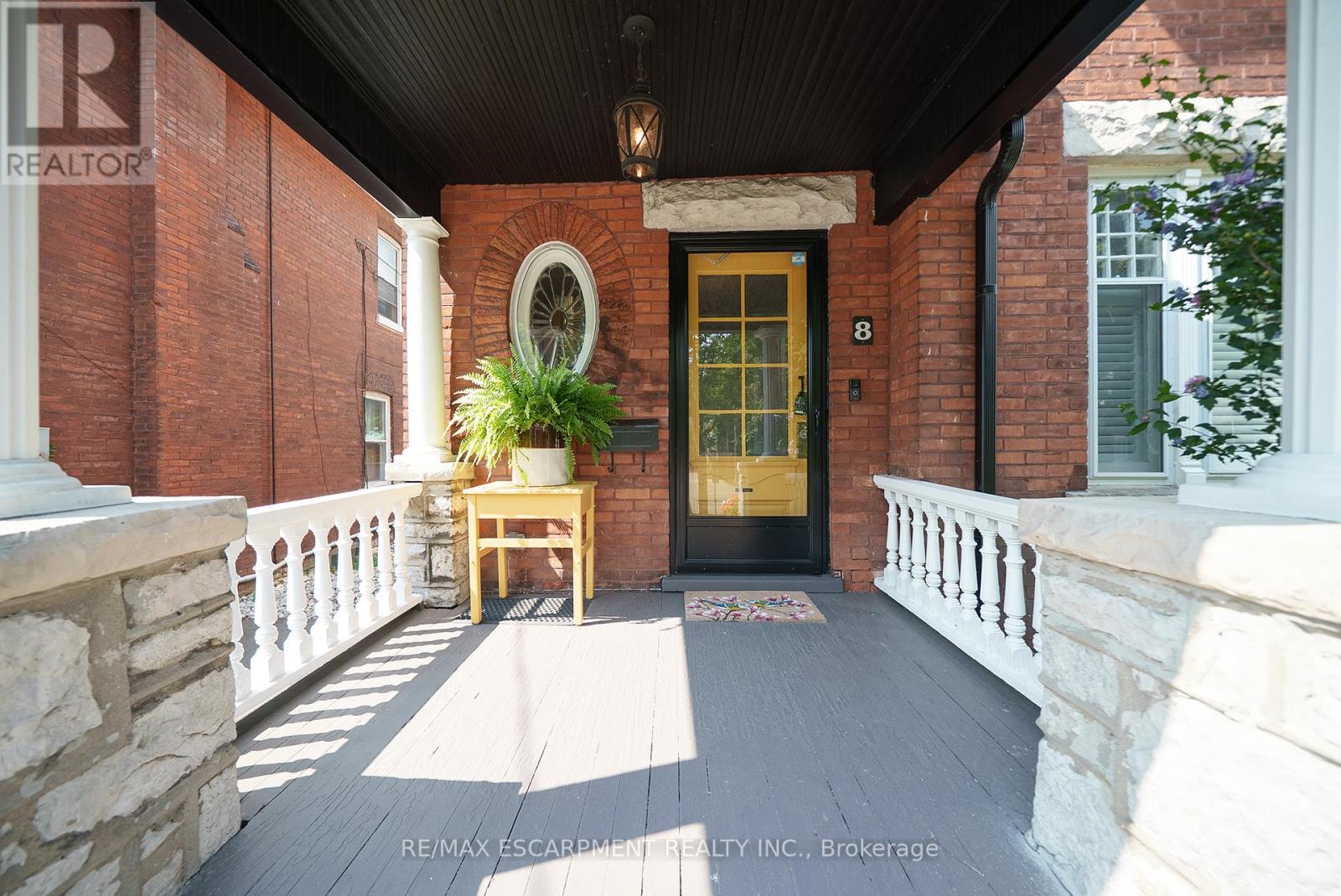 8 William Street, Brantford, Ontario  N3T 3K1 - Photo 4 - X12376330