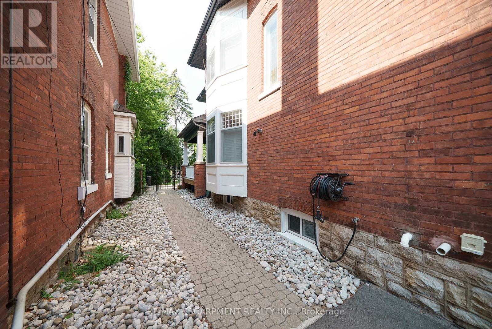 8 William Street, Brantford, Ontario  N3T 3K1 - Photo 41 - X12376330