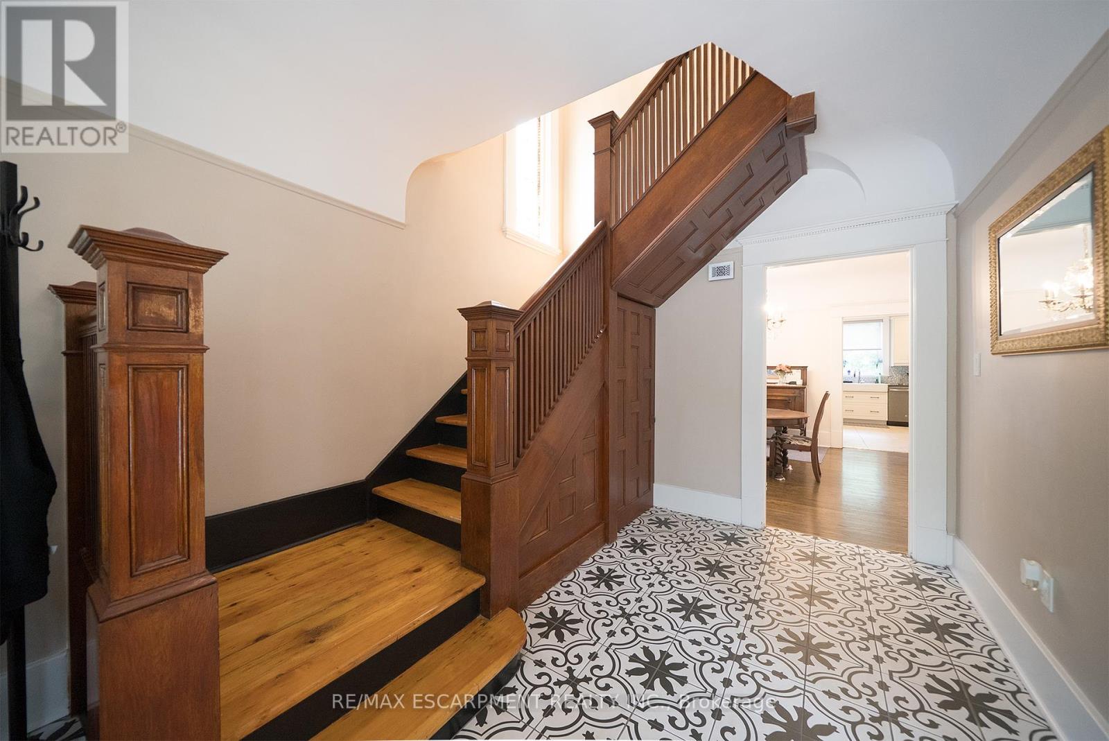 8 William Street, Brantford, Ontario  N3T 3K1 - Photo 5 - X12376330