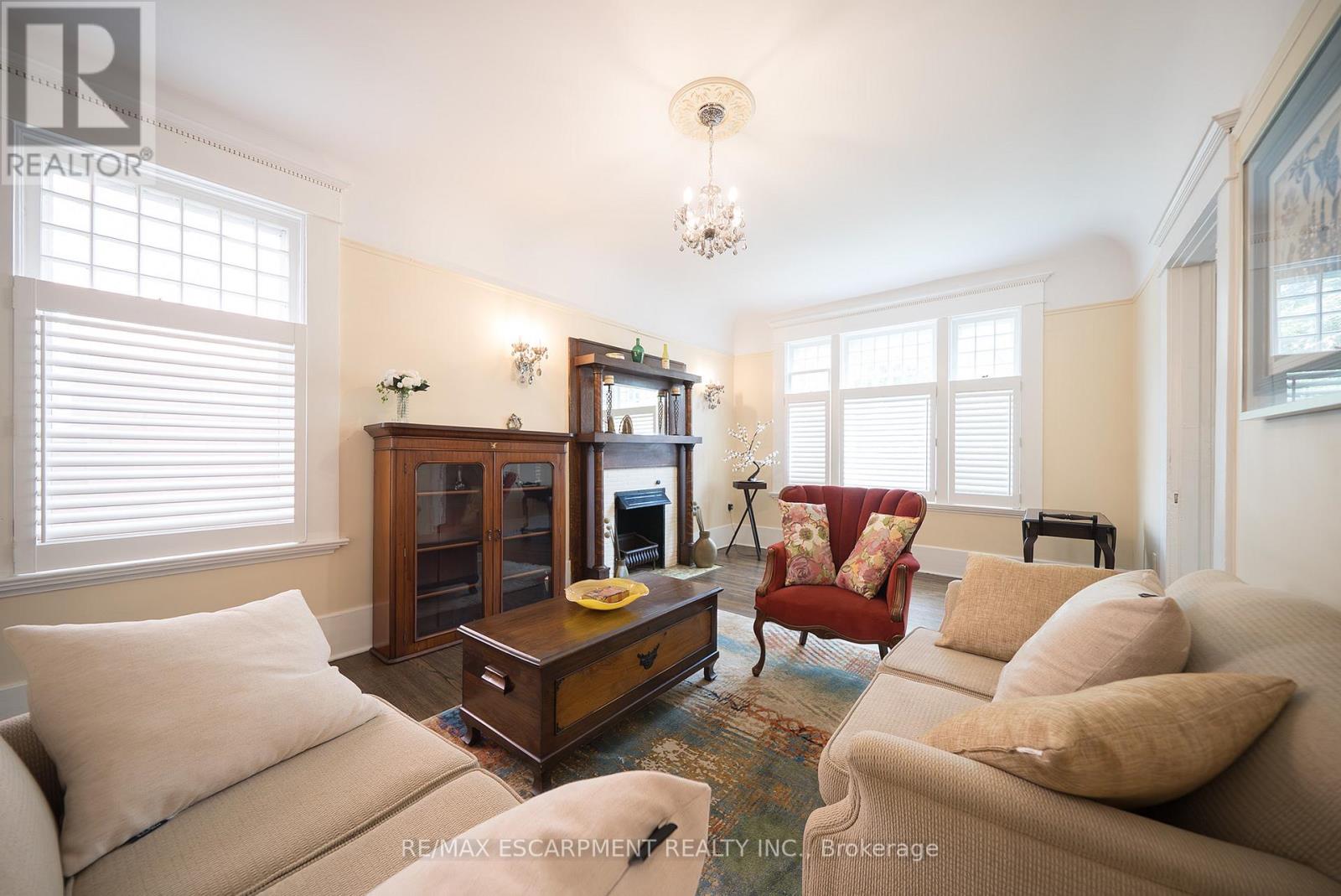 8 William Street, Brantford, Ontario  N3T 3K1 - Photo 7 - X12376330