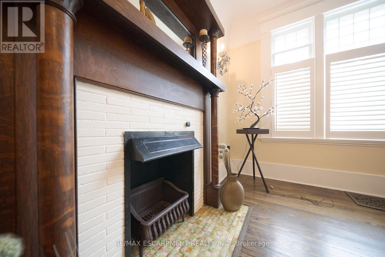 8 William Street, Brantford, Ontario  N3T 3K1 - Photo 9 - X12376330