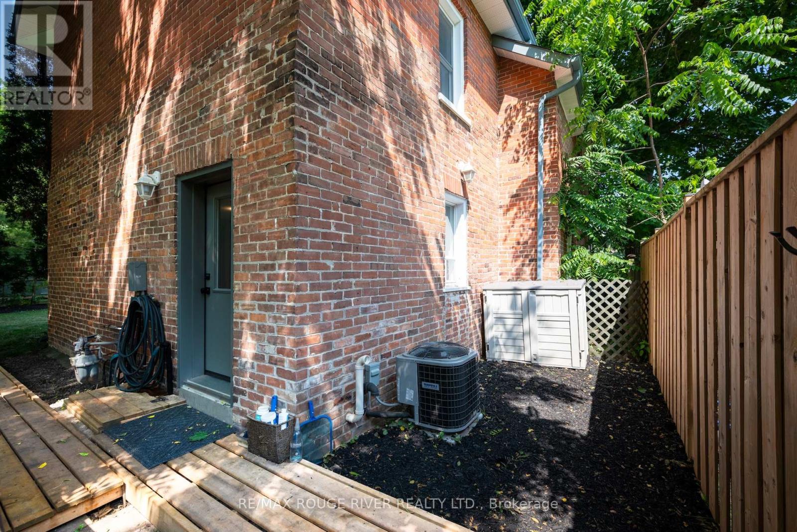 469 Hopkins Avenue, Peterborough (Town Ward 3), Ontario  K9H 2R9 - Photo 35 - X12376396