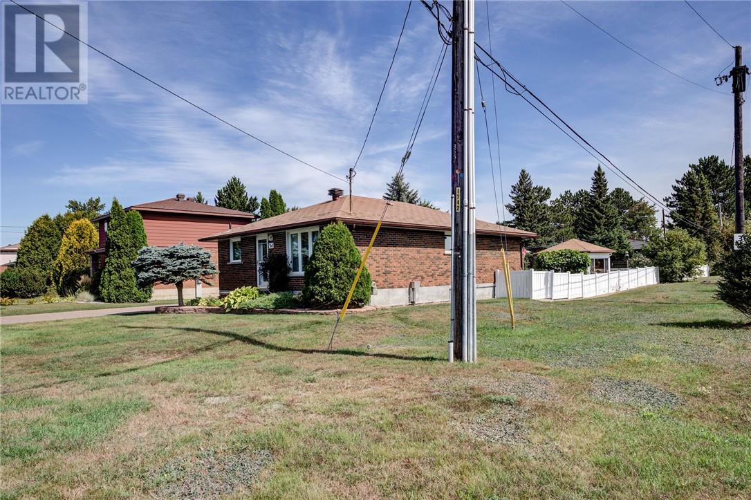 34 Coulson, Capreol, Ontario  P0M 1H0 - Photo 2 - 2124411