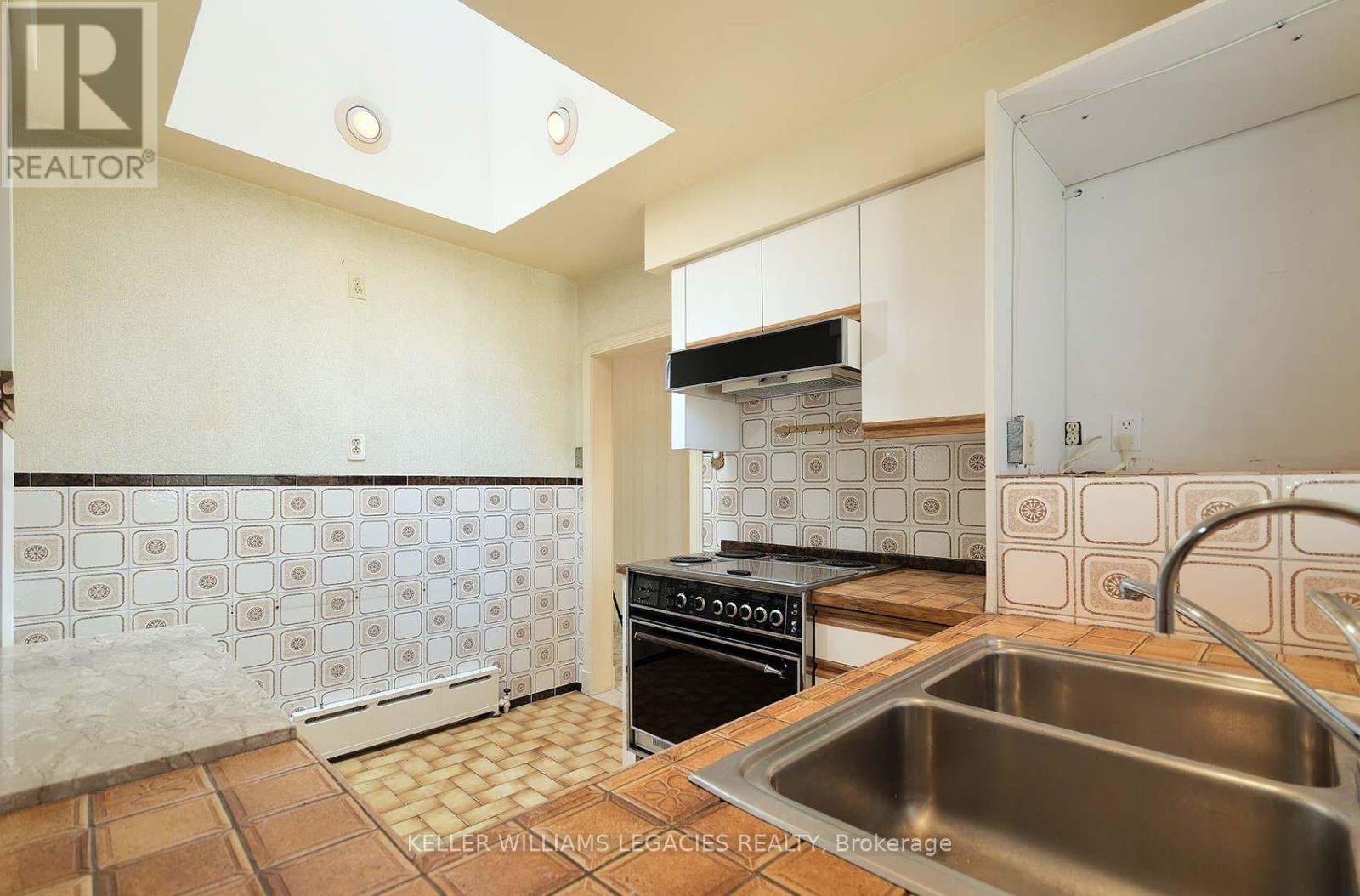 540 Atlas Avenue, Toronto, Ontario  M6C 3R3 - Photo 8 - C12376429
