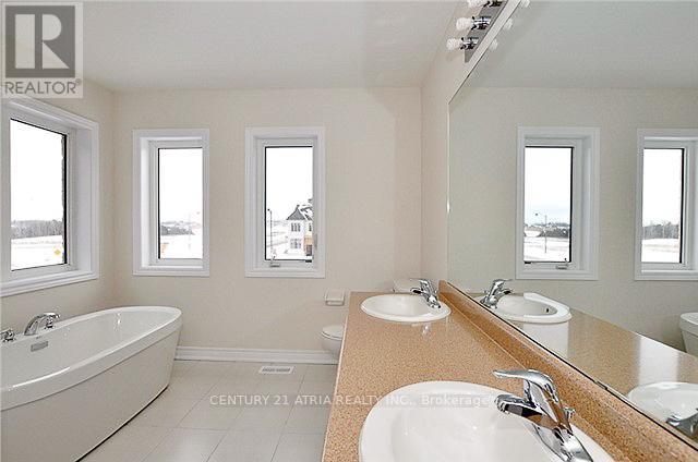 4 Applegate Drive, East Gwillimbury, Ontario  L9N 0R2 - Photo 12 - N12376365