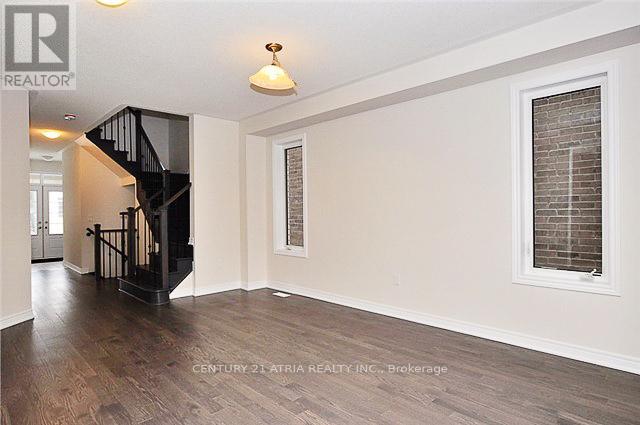 4 Applegate Drive, East Gwillimbury, Ontario  L9N 0R2 - Photo 4 - N12376365
