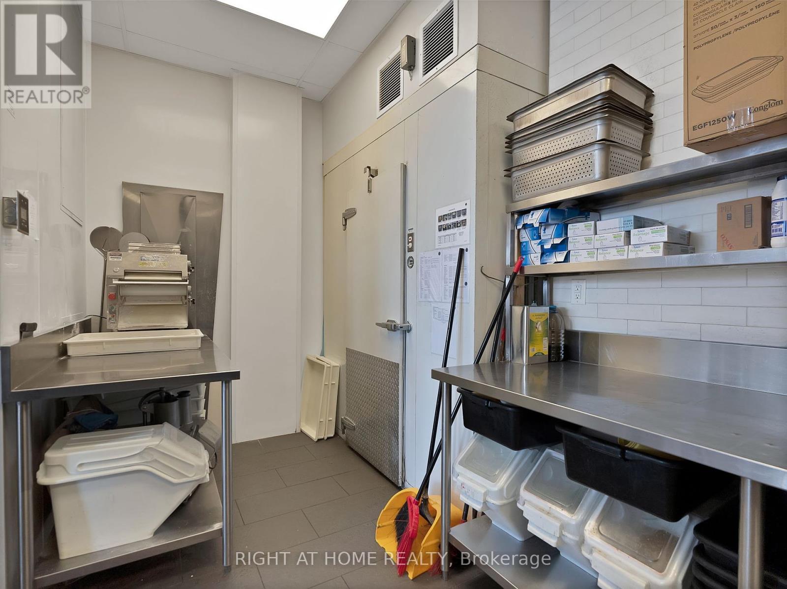 104 - 7777 Weston Road, Vaughan (Vaughan Corporate Centre), Ontario  L4L 0G9 - Photo 18 - N12376380