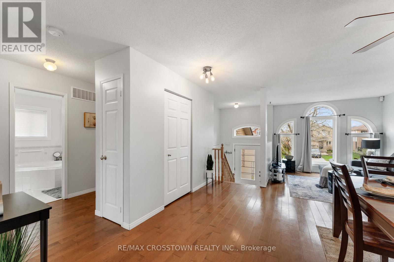 36 Leslie Avenue, Barrie (Holly), Ontario  L4N 9N9 - Photo 13 - S12376417