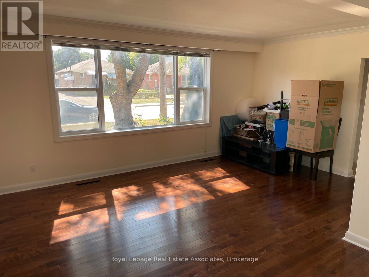 43 Broadview Avenue, Mississauga (Port Credit), Ontario  L5H 2S8 - Photo 4 - W12376382