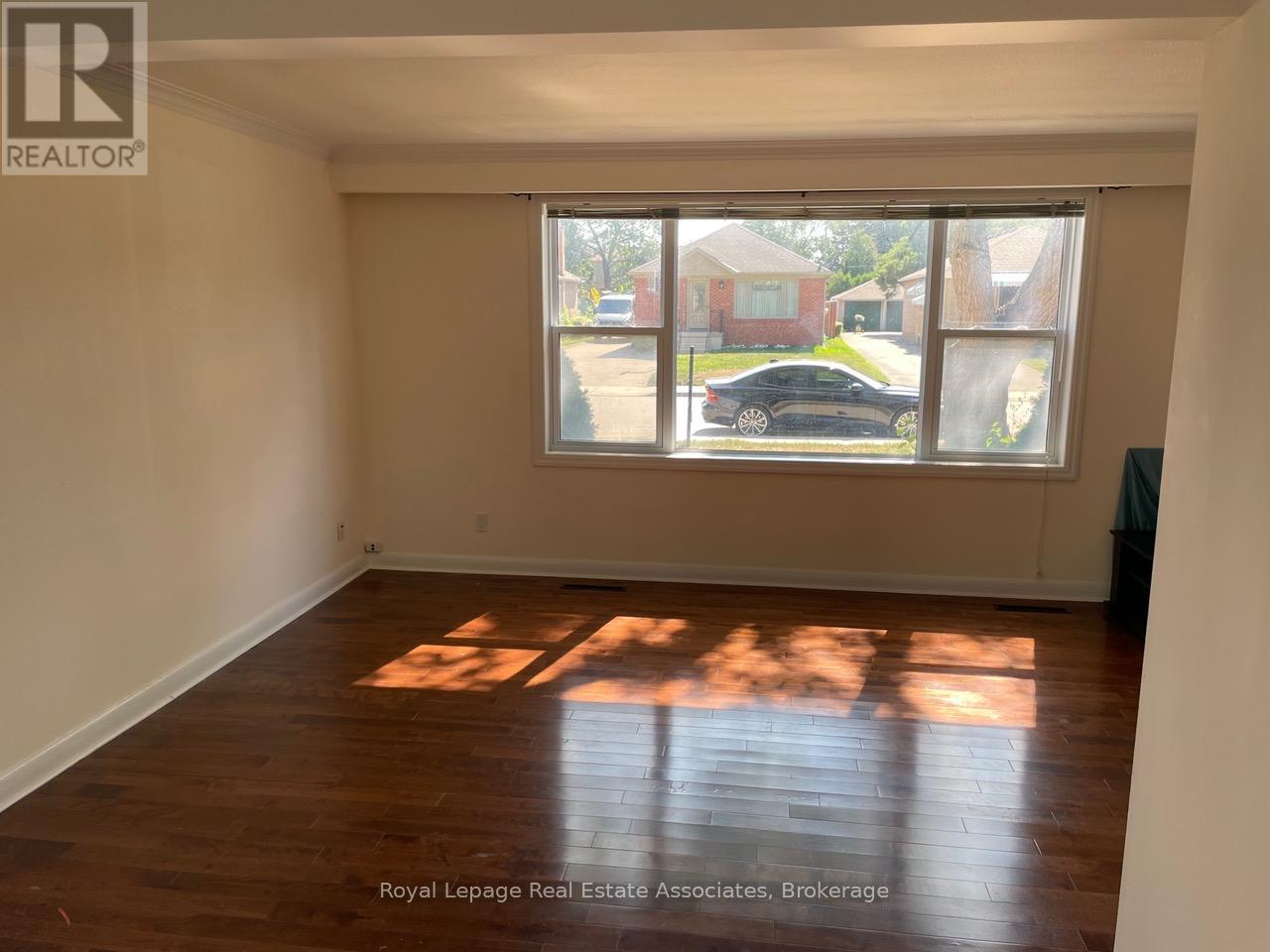 43 Broadview Avenue, Mississauga (Port Credit), Ontario  L5H 2S8 - Photo 5 - W12376382