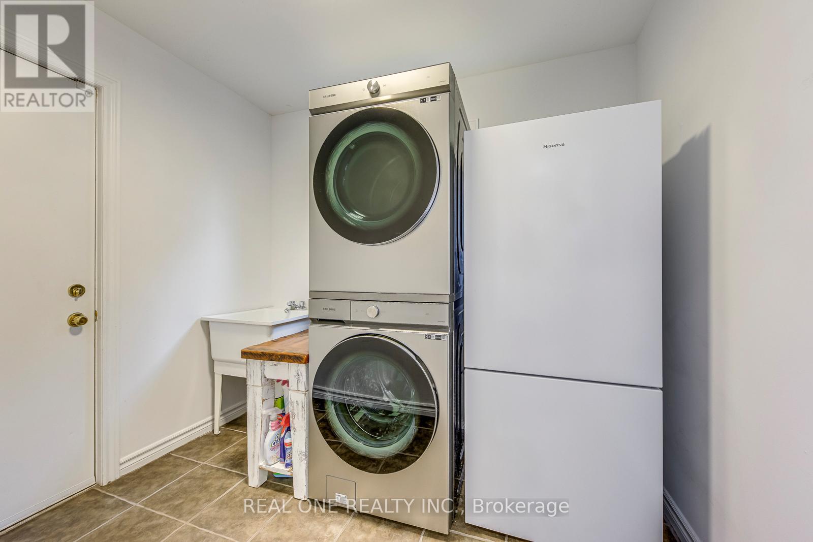 2075 Banbury Crescent, Oakville (Ro River Oaks), Ontario  L6H 5P8 - Photo 19 - W12376408