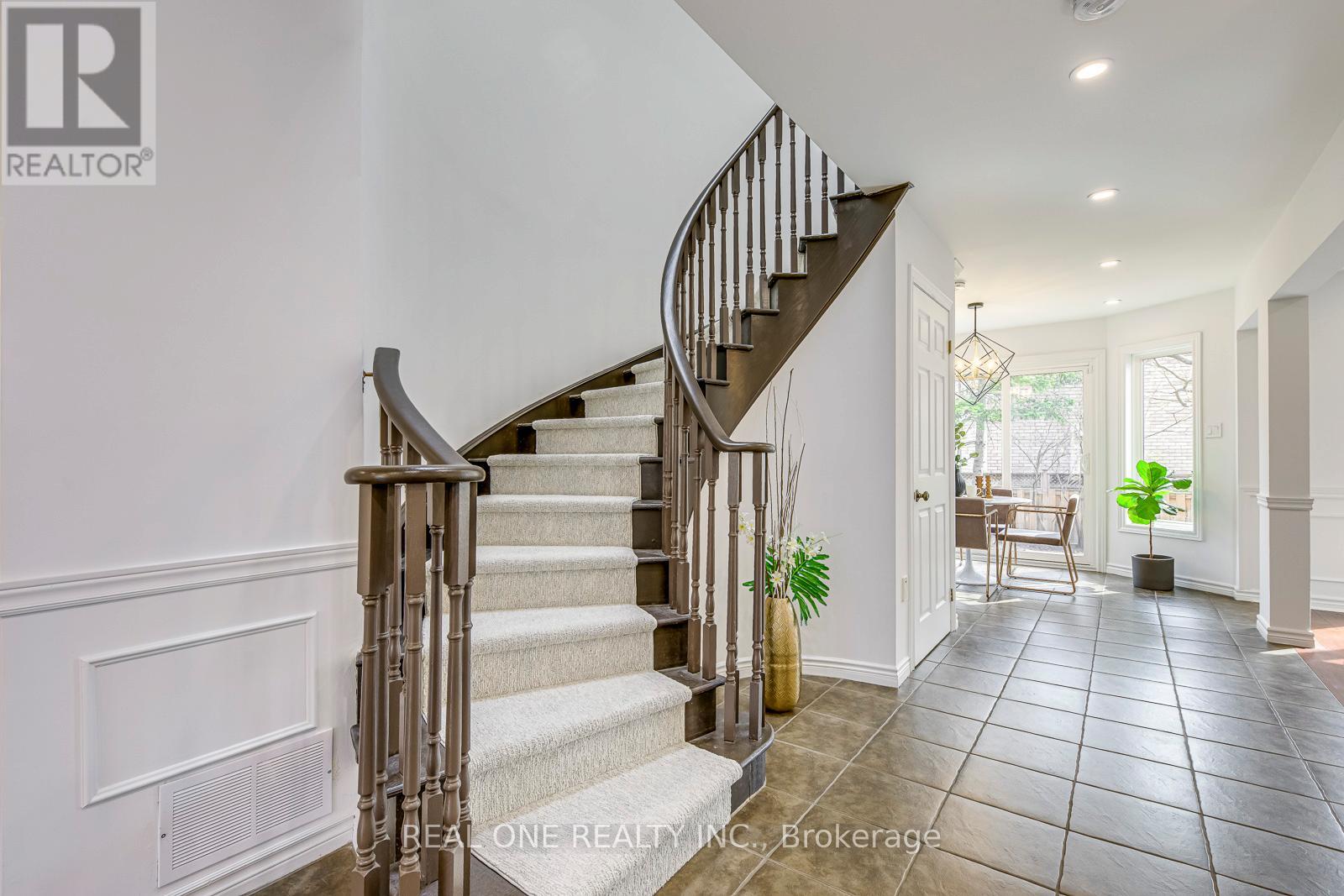 2075 Banbury Crescent, Oakville (Ro River Oaks), Ontario  L6H 5P8 - Photo 20 - W12376408