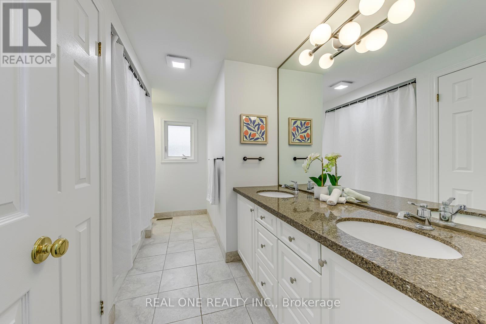 2075 Banbury Crescent, Oakville (Ro River Oaks), Ontario  L6H 5P8 - Photo 34 - W12376408
