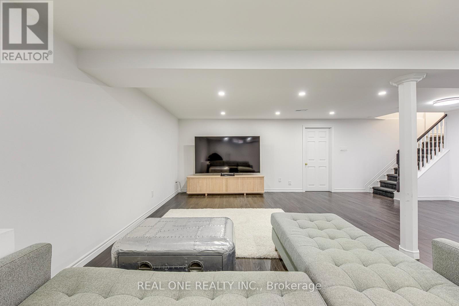 2075 Banbury Crescent, Oakville (Ro River Oaks), Ontario  L6H 5P8 - Photo 38 - W12376408