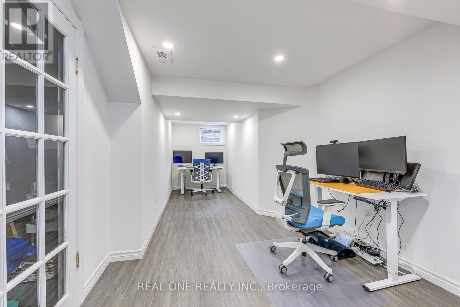 2075 Banbury Crescent, Oakville (Ro River Oaks), Ontario  L6H 5P8 - Photo 41 - W12376408