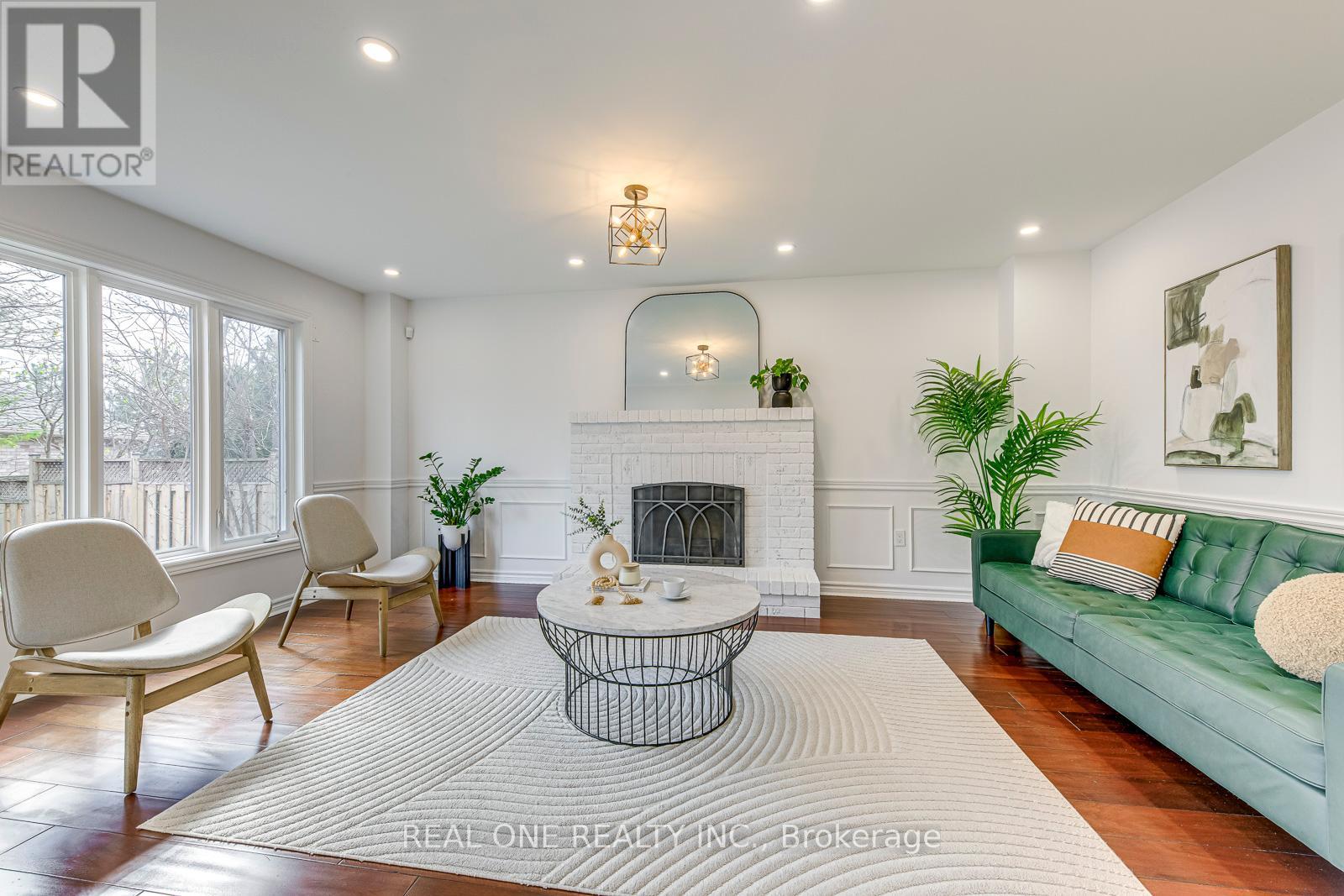 2075 Banbury Crescent, Oakville (Ro River Oaks), Ontario  L6H 5P8 - Photo 8 - W12376408