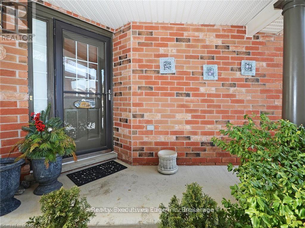 Main Only No Basement - 197 Farley Drive, Guelph (Pineridge/westminster Woods), Ontario  N1L 1L7 - Photo 2 - X12376521