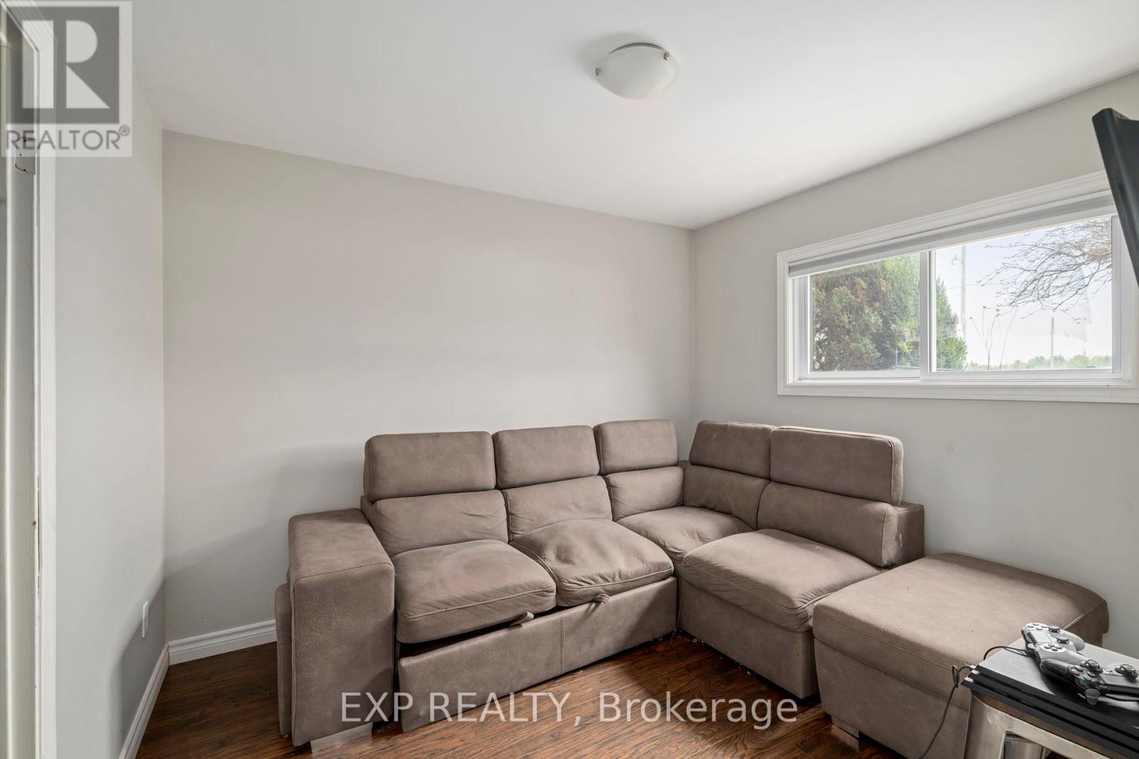 3862 Trafalgar Street, Thames Centre, Ontario  N6M 1H6 - Photo 22 - X12376497