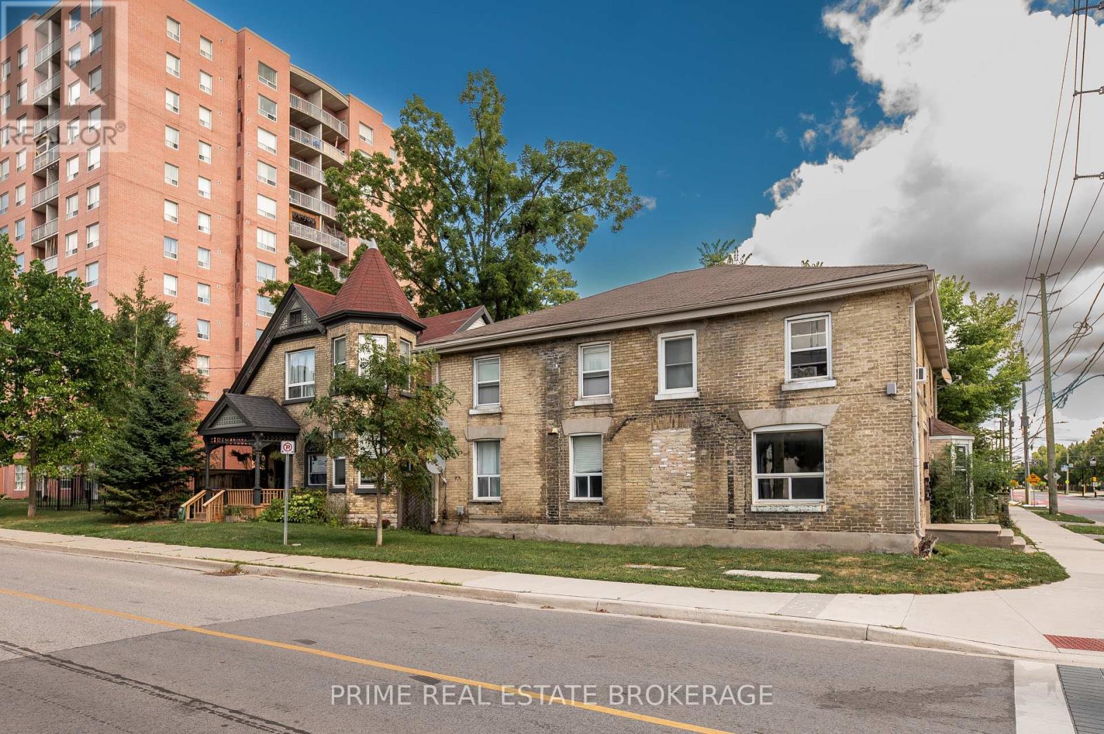 376 Burwell Street, London East, Ontario  N6B 2W2 - Photo 3 - X12376527