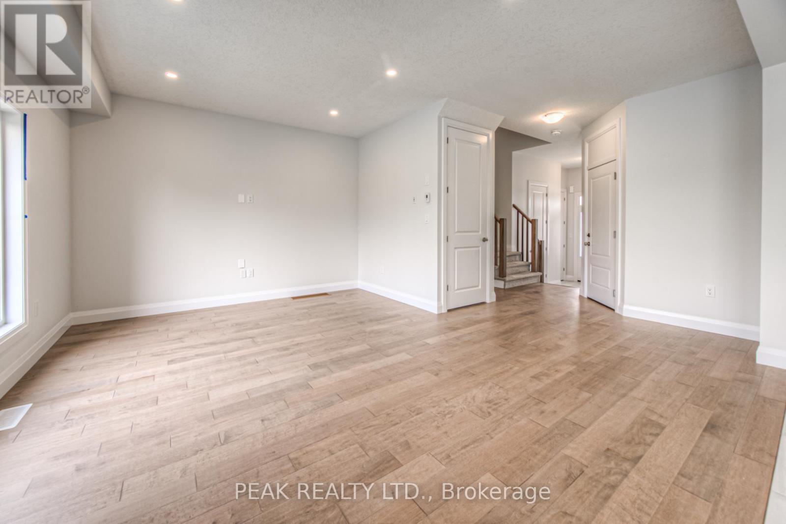 243 Applewood Street, Blandford-Blenheim, Ontario  N0J 1S0 - Photo 10 - X12376383