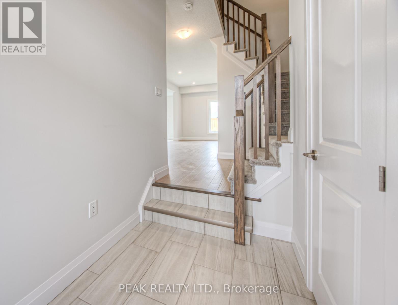243 Applewood Street, Blandford-Blenheim, Ontario  N0J 1S0 - Photo 4 - X12376383