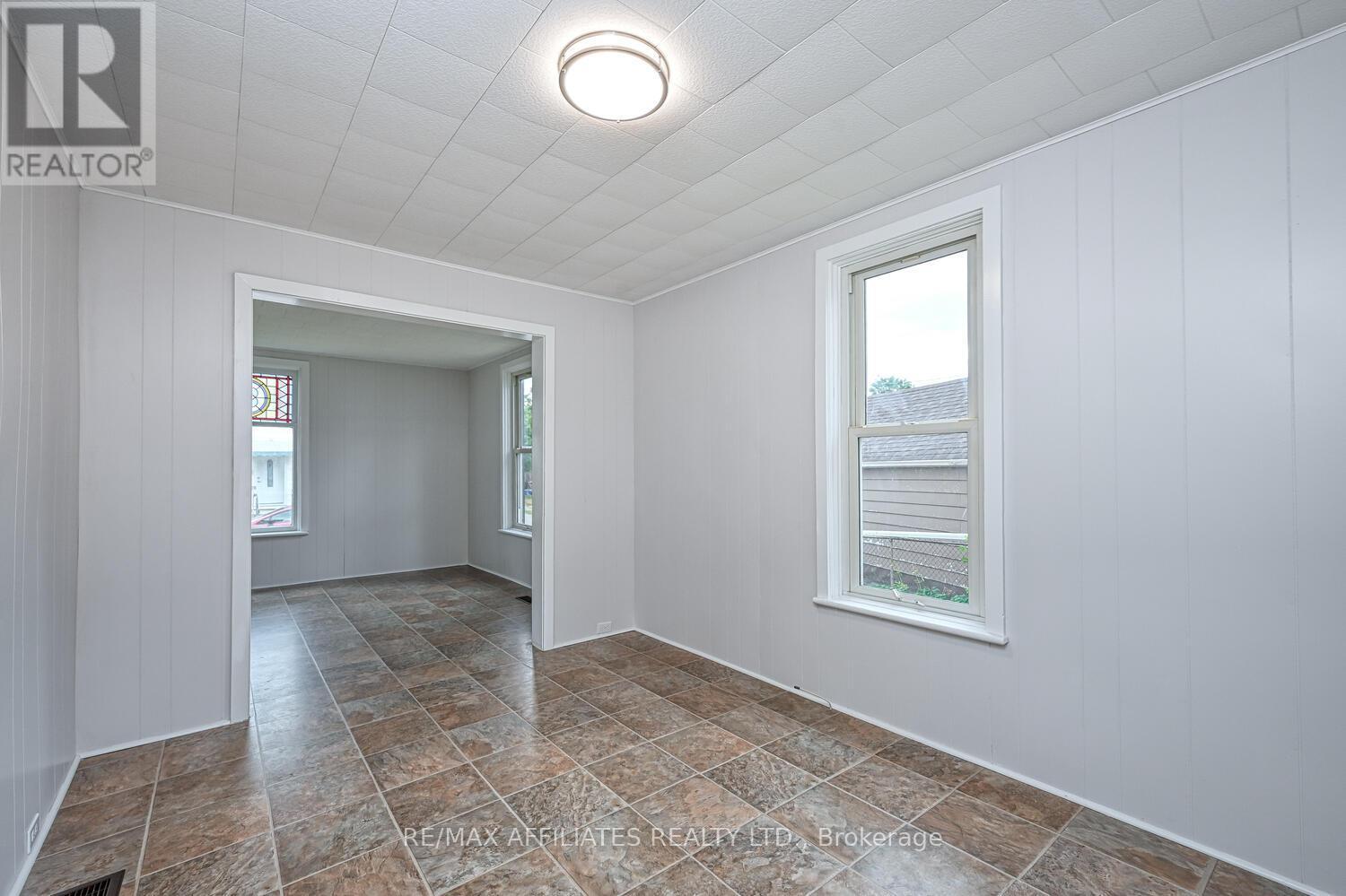 8 Winnifred Street N, Smiths Falls, Ontario  K7A 2N1 - Photo 14 - X12376505