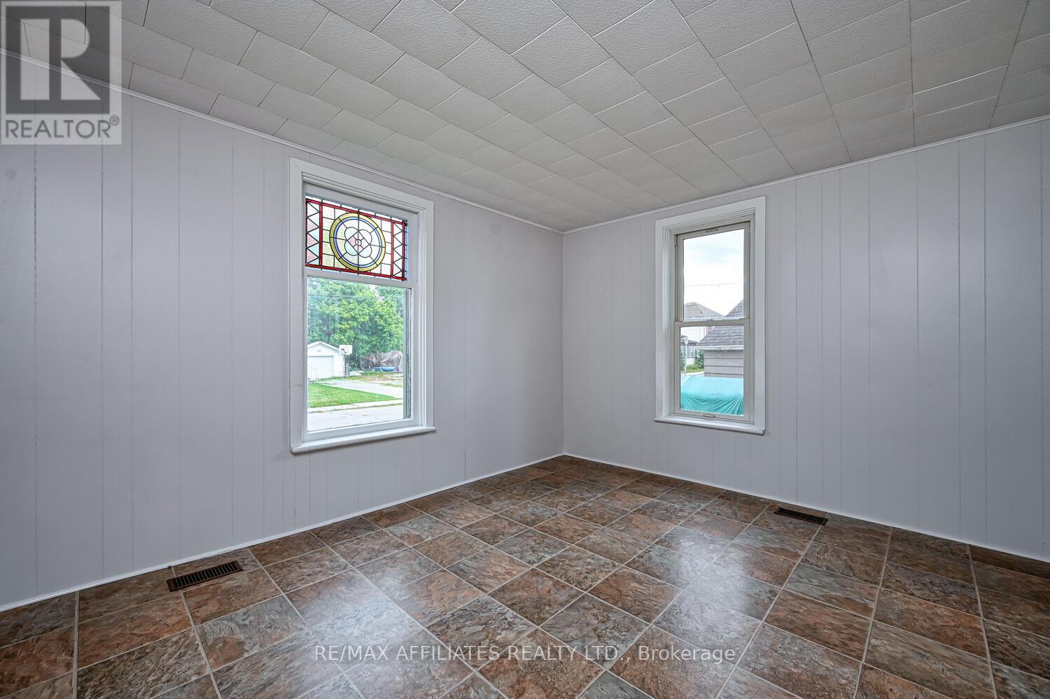 8 Winnifred Street N, Smiths Falls, Ontario  K7A 2N1 - Photo 7 - X12376505