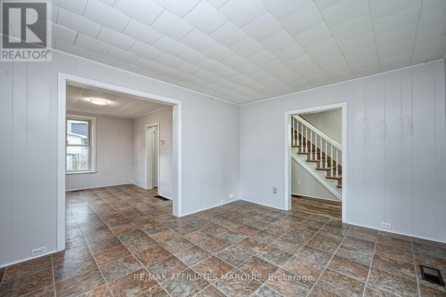 8 Winnifred Street N, Smiths Falls, Ontario  K7A 2N1 - Photo 9 - X12376505