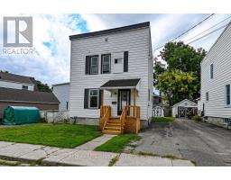 8 Winnifred Street N, Smiths Falls, Ca