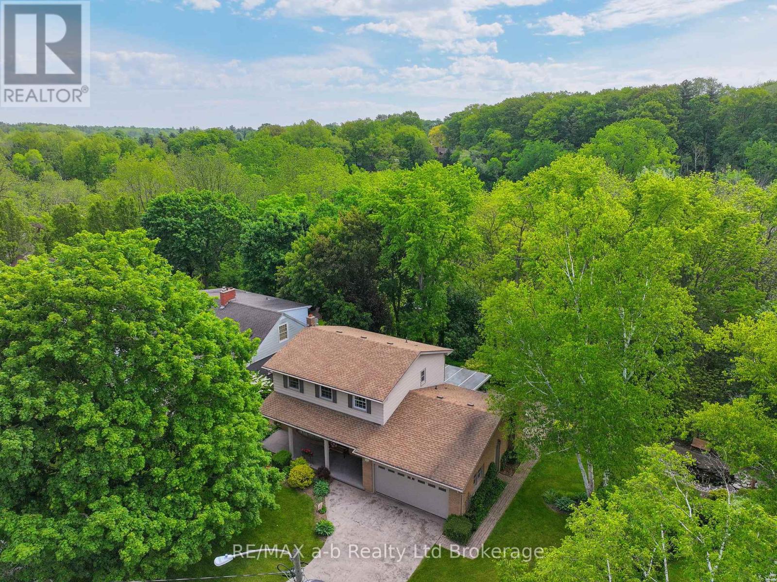 41 Parkwood Drive, Tillsonburg, Ontario  N4G 2B7 - Photo 3 - X12376502