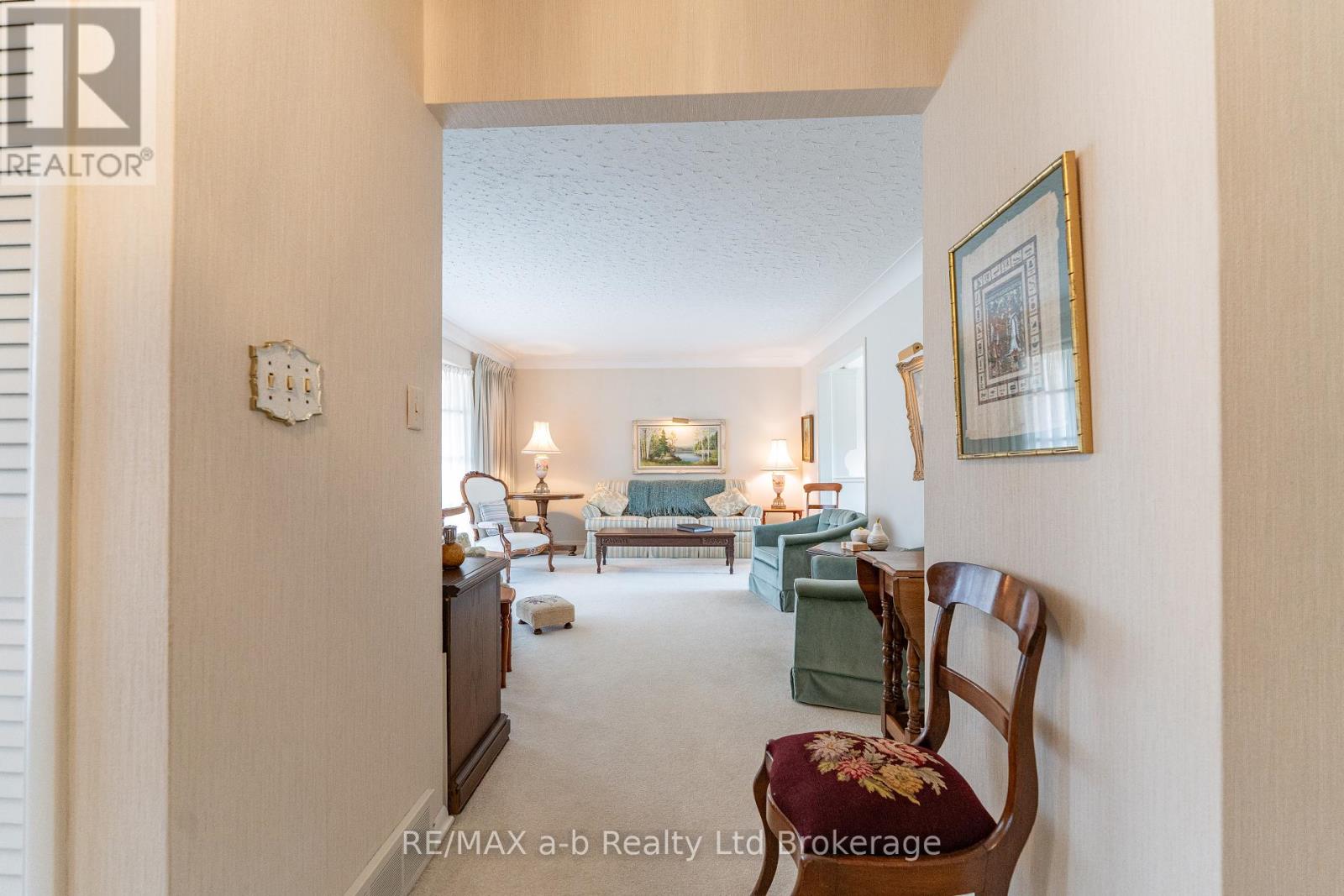 41 Parkwood Drive, Tillsonburg, Ontario  N4G 2B7 - Photo 7 - X12376502
