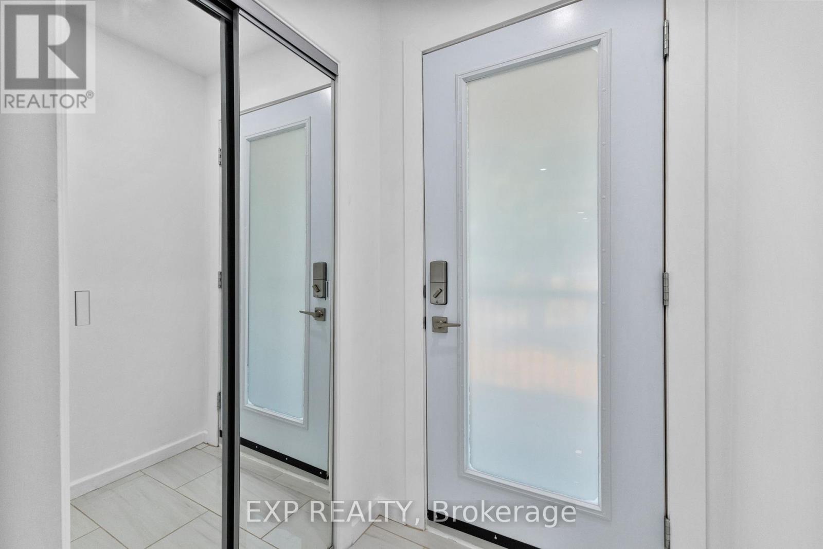 1502 Farnsworth Avenue, Ottawa, Ontario  K1H 7C3 - Photo 3 - X12375871
