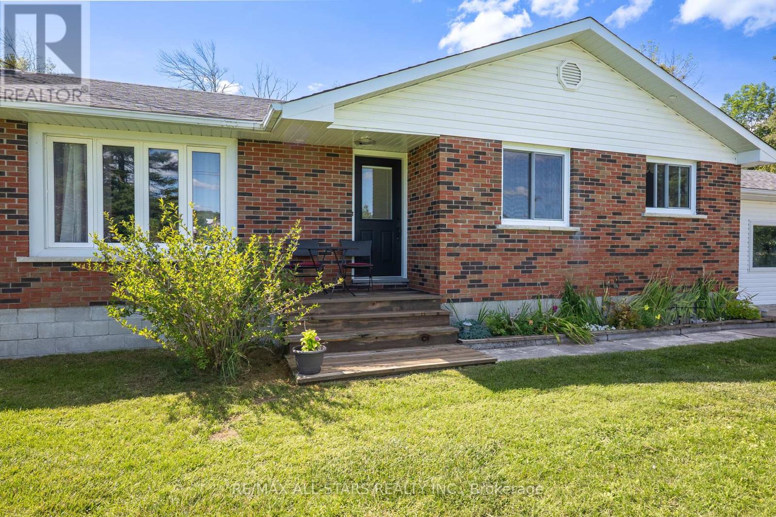 6077 Hwy 35, Kawartha Lakes, Ontario  K0M 1N0 - Photo 5 - X12376520