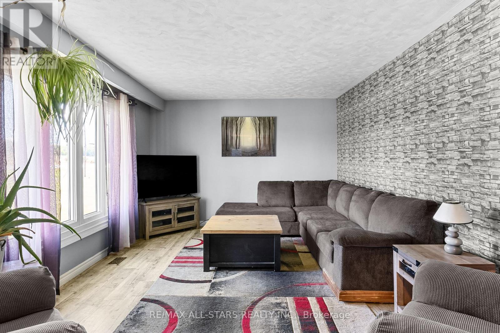 6077 Hwy 35, Kawartha Lakes, Ontario  K0M 1N0 - Photo 6 - X12376520